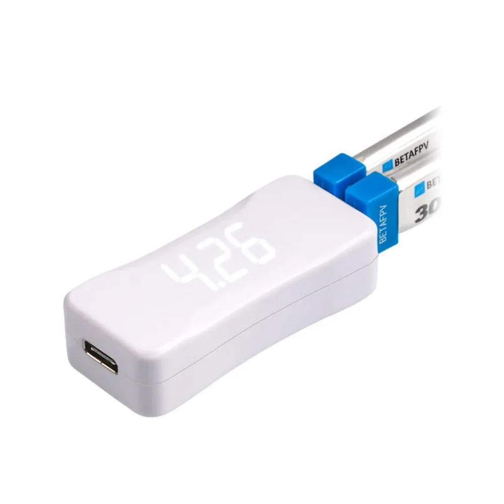 Câble USB-C du Chargeur et Testeur de Tension Batterie BT2.0 V2 enroulé à côté de l'appareil, mettant en avant la connectique Type-C.
