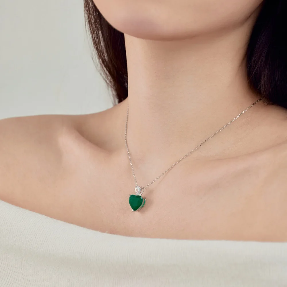 XUYUANFEN Cross Border New S925 Sterling Silver Necklace Women's Love Emerald Main Stone Inlaid with Classic Retro Design