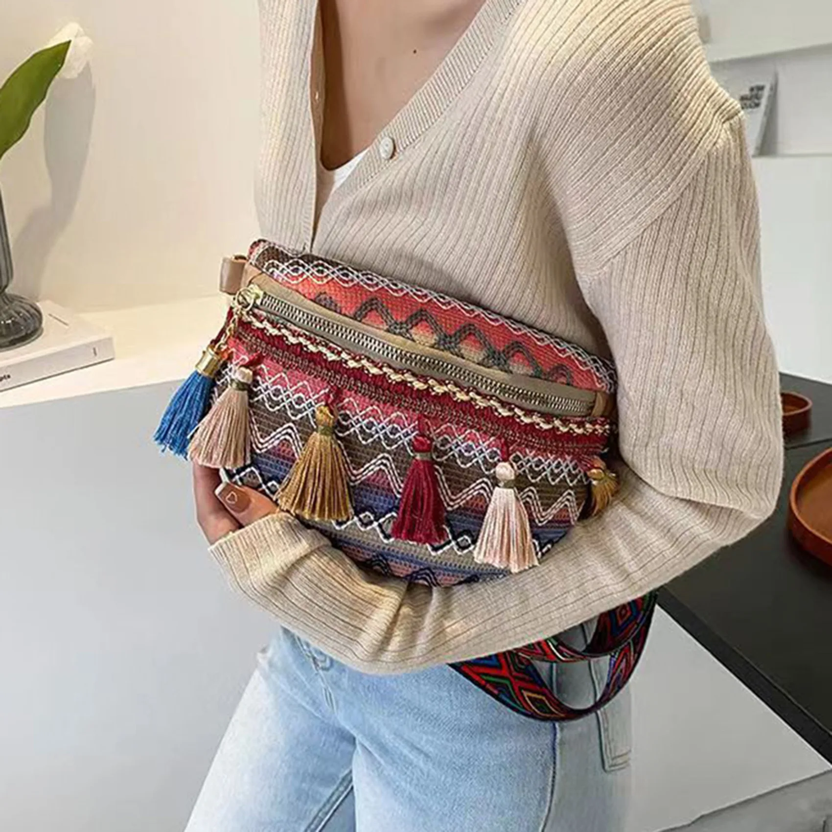 Women's Crossbody Bag Ethnic Style Tassel Decor Diagonal Straddle Bag Feminina Single Shoulder Bag Variegated Color Chest Pouch