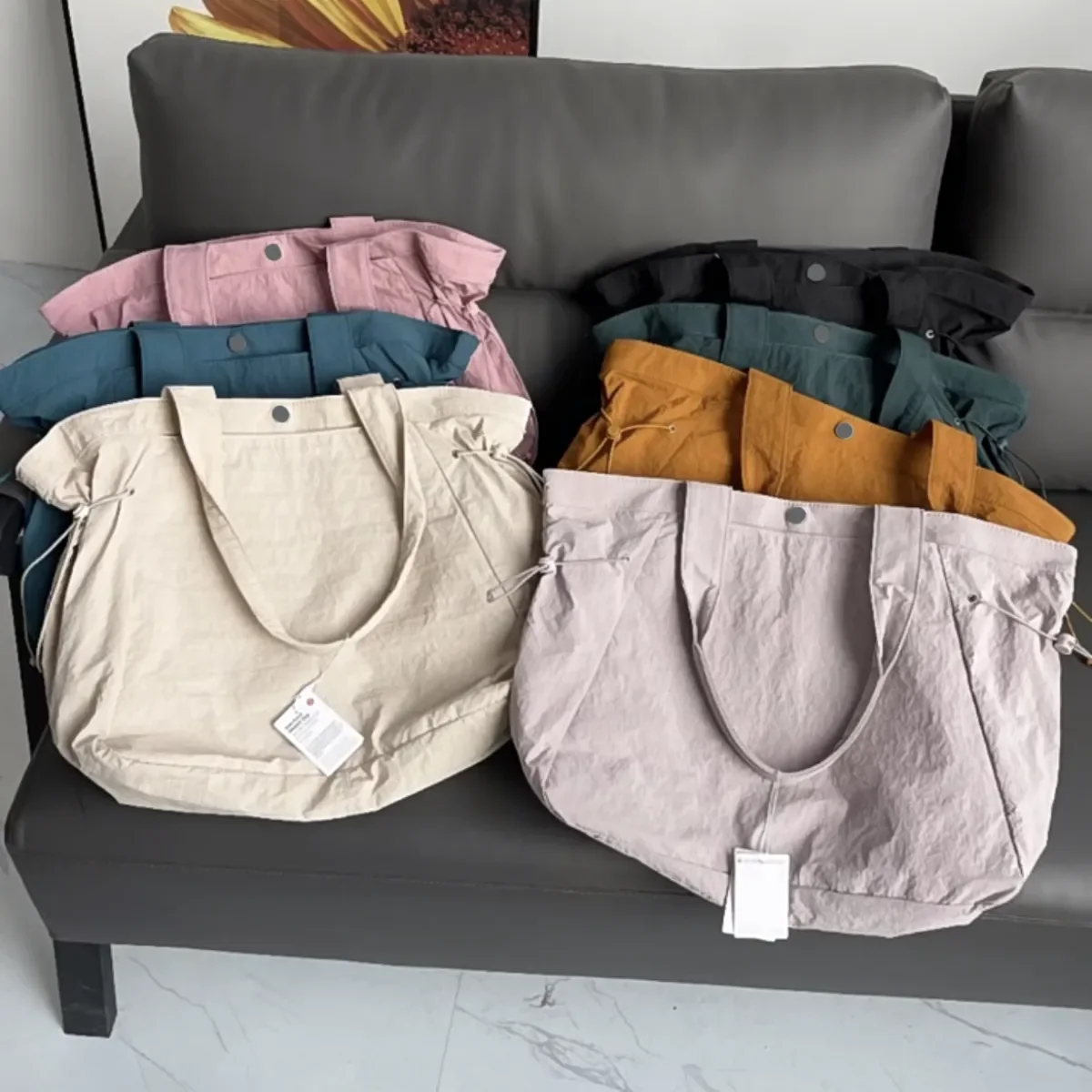 Casual Large Capacity Waterproof Handbag Side-Cinch Shopper Bag  Women Shoulder Bag 18L Yoga Gym Sports Pack With Metal Logo