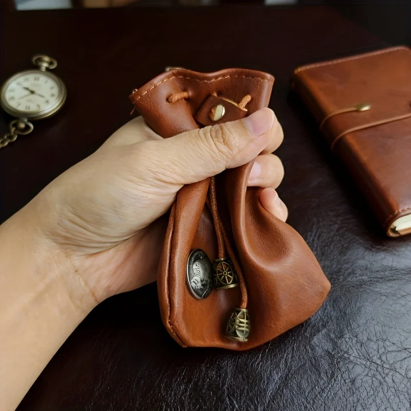 Vintage-Geldbörse aus pflanzlich gegerbtem Leder, Muster mit goldener Hardware, Münzbeutel mit Kordelzug, Kartenhalter und Schlüsseletui – Detail 4