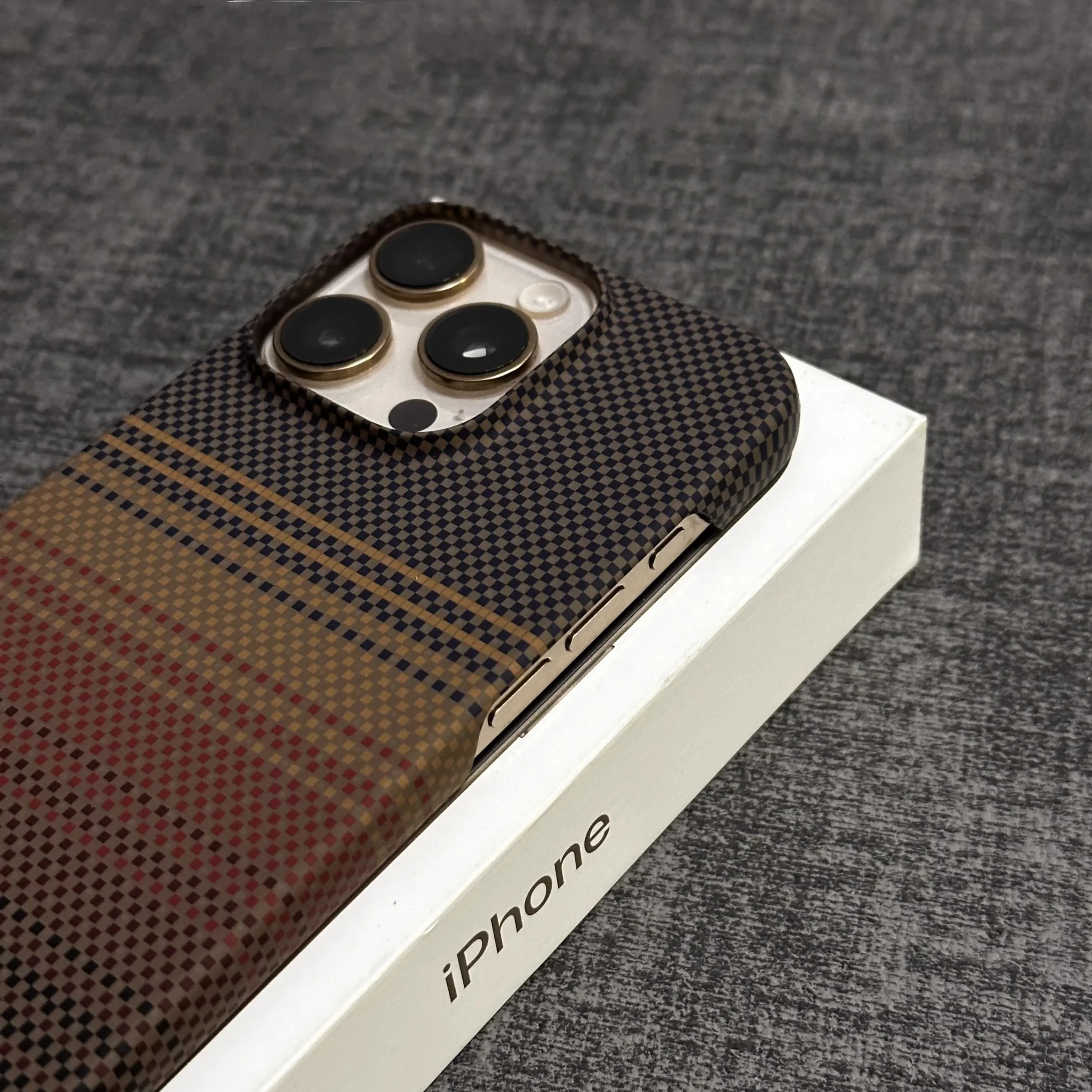 Kevlar Carbon Fiber Texture Slim Matte Magnetic Phone Case