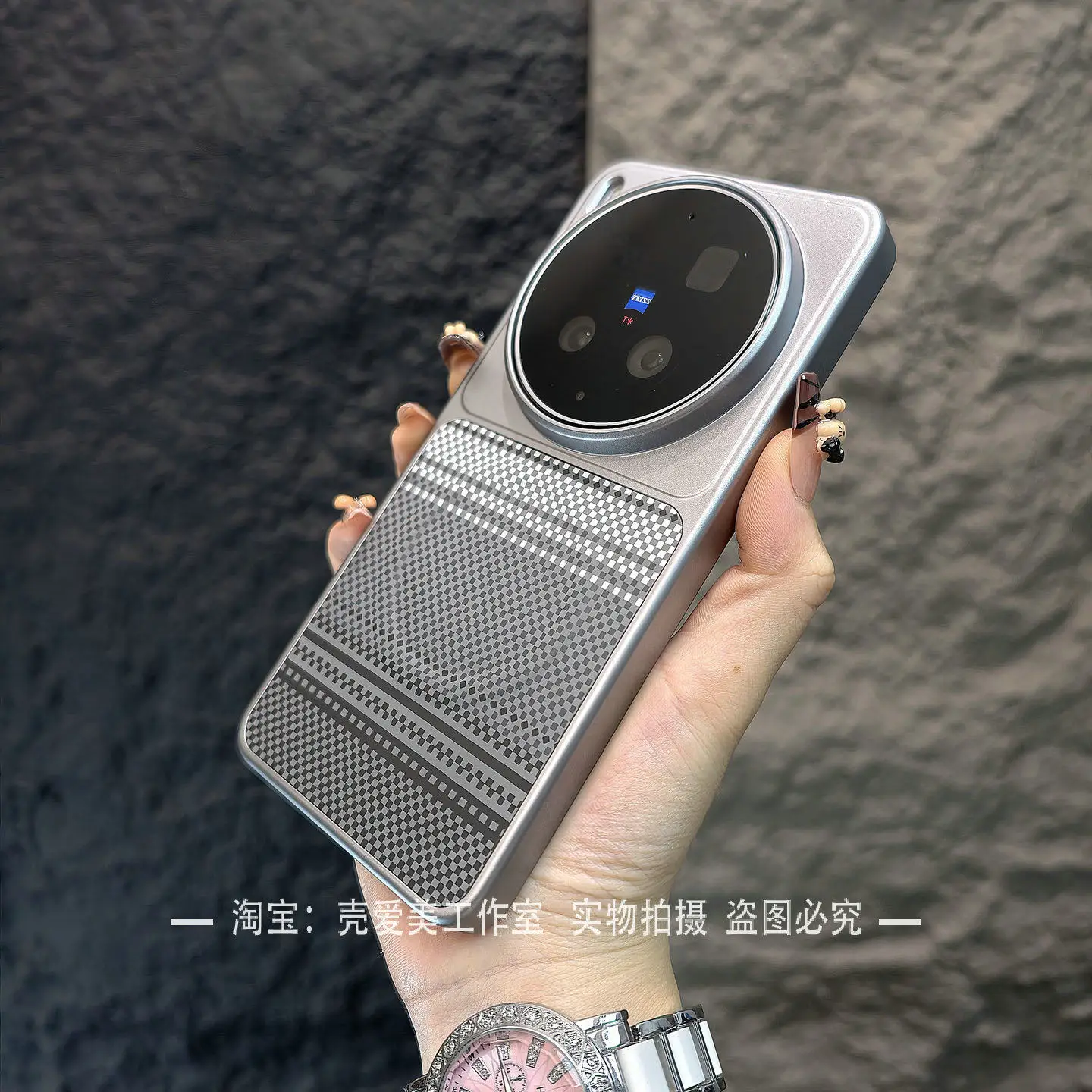 Enhanced Silver Magnetic Protective Case with Carbon Fiber Texture and Anti-Fall Protection