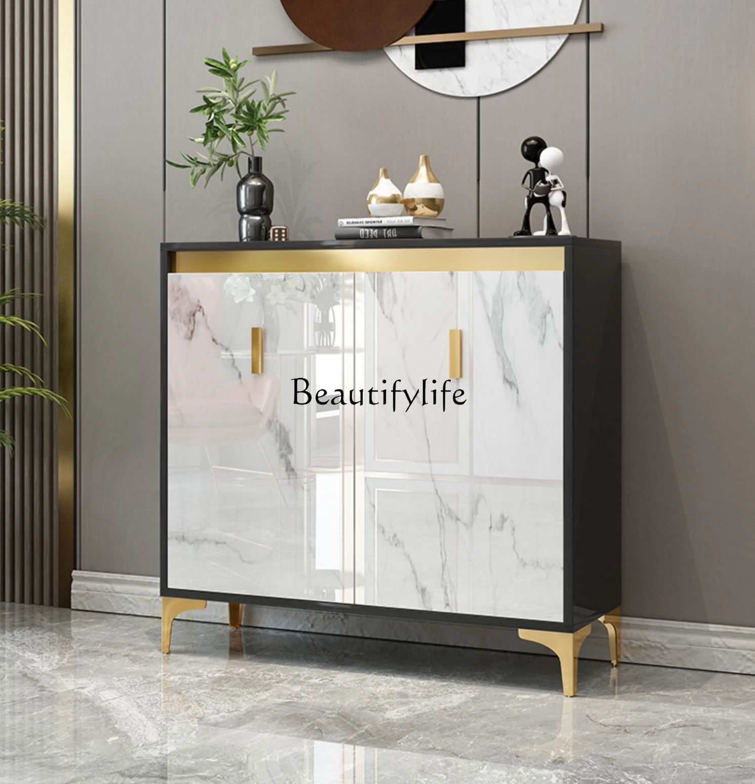 Рисунок 2 - Простой современный шкаф для хранения для дома