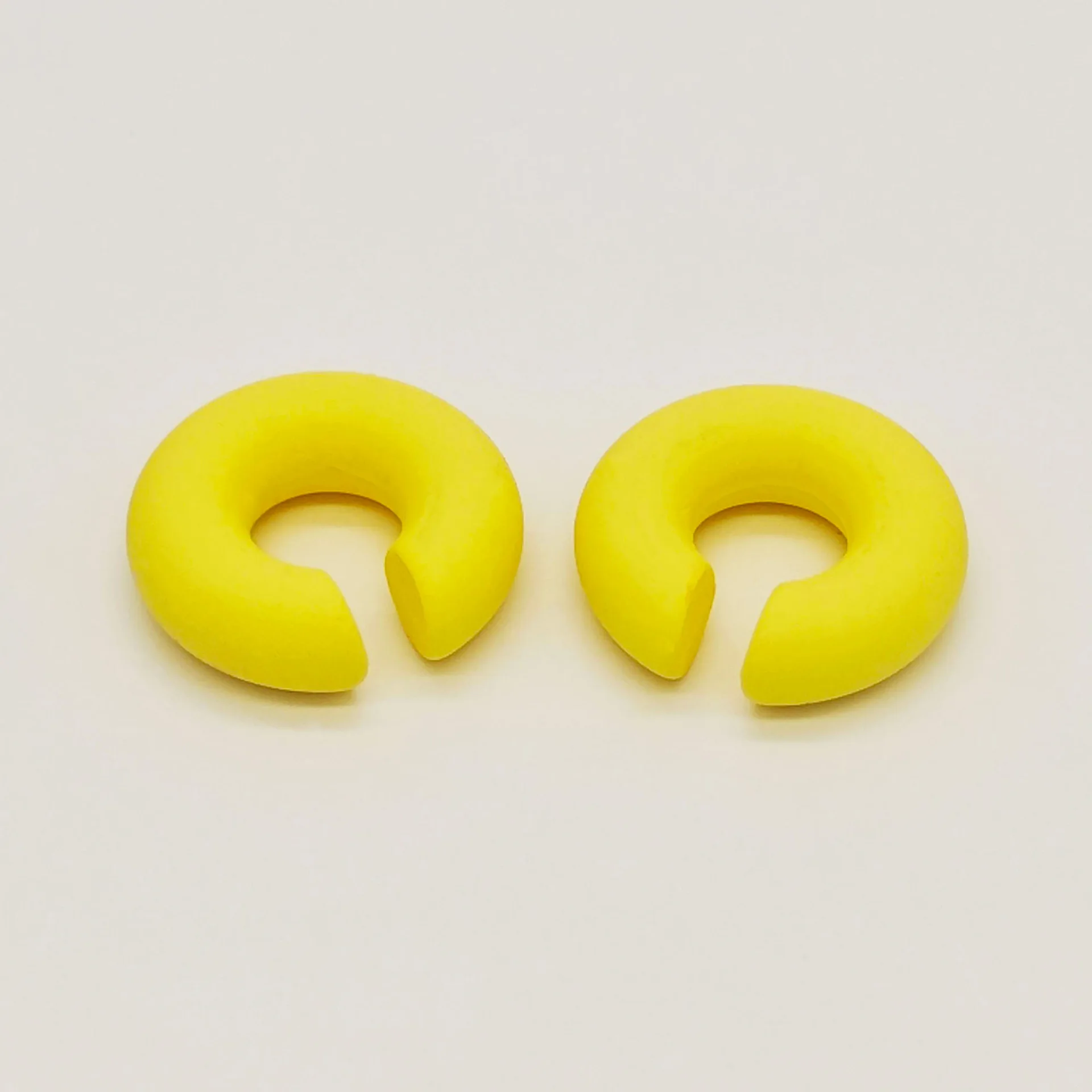 2.5x2.5cm C-shaped earrings in Europe and America, popular candy color, no ear hole, ear bone clip, acrylic ear clip for women 4