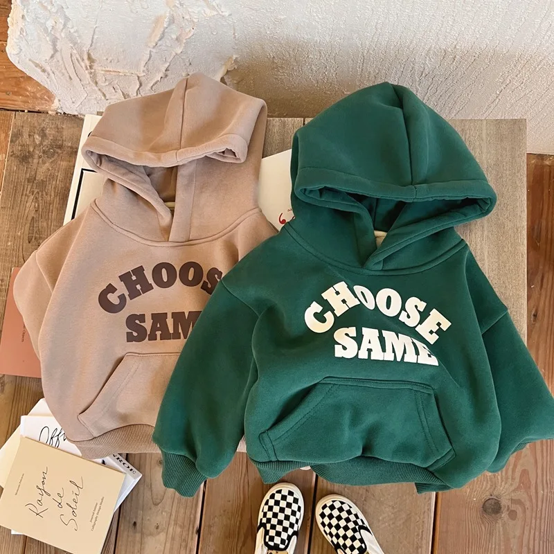 

Children who dress 2023 new winter private hooded fleece add more wool coat letters Korean wind in winter