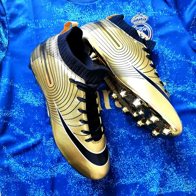 전문 축구 선수를 위한 엘리트급 롱 스파이크 축구화