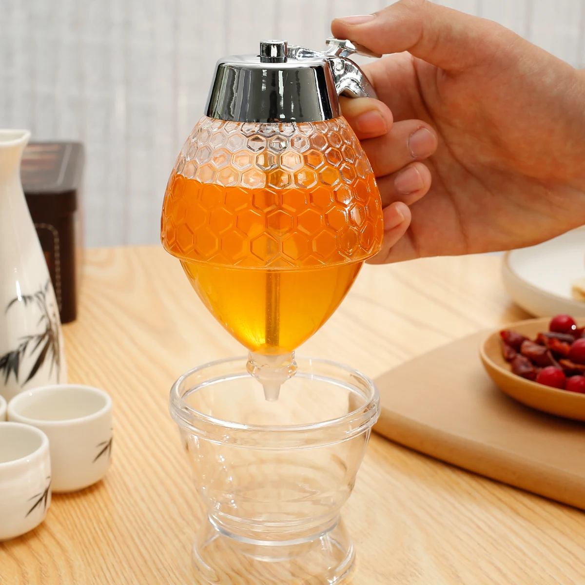 200ml Honey Dispenser Base No Drip Syrup Dispenser Reusable Plastic Syrup Jar Large Capacity Honey Comb Form Jar Containers