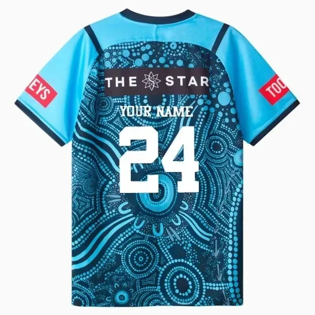 thumbnail image 1 of Camiseta de rugby indígena del estado de origen de los NSW Blues 2024 - Talla para hombre: S-5XL (nombre y número impresos) Calidad superior, 1 of 5