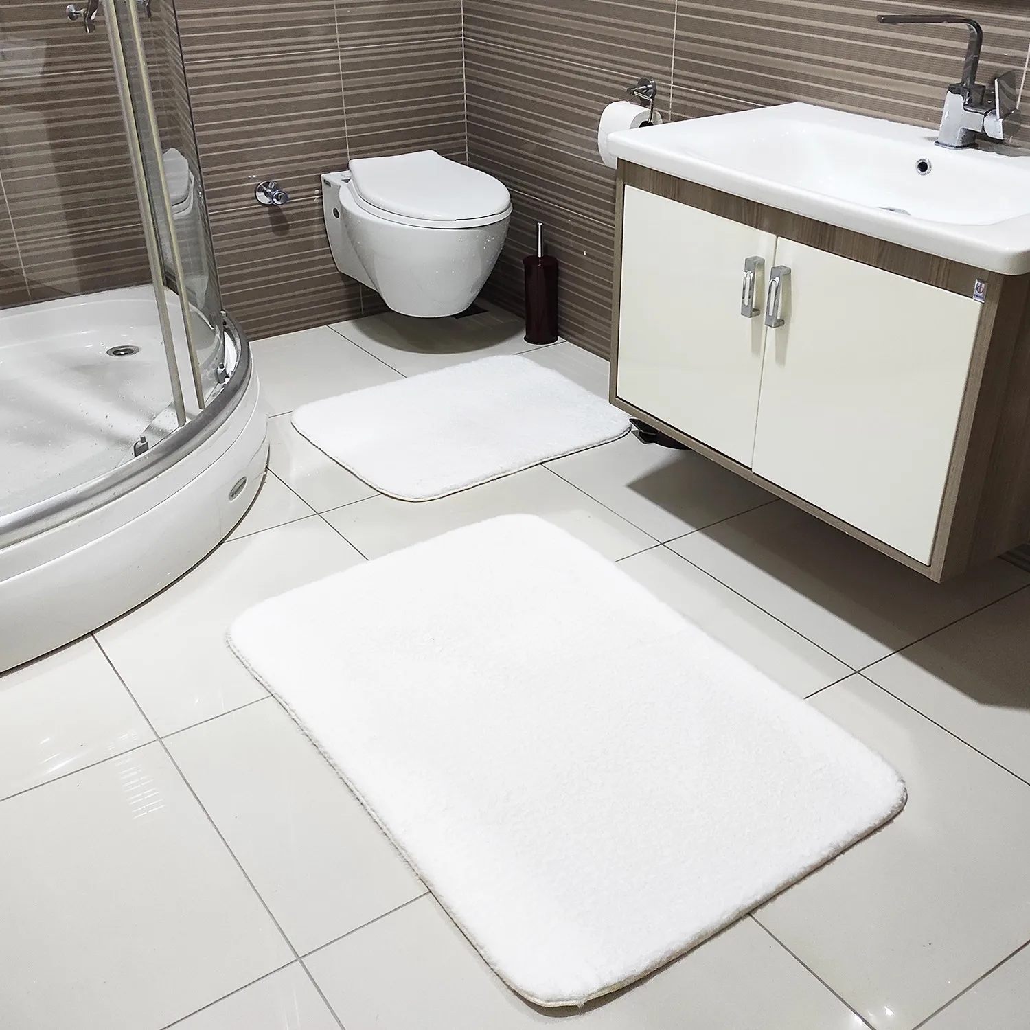 

Carnival Home White Rectangle Rabbit Feather Plush Dual Bath Mat Pad 50x60 cm and 60x90 cm soft Form Quality Tissue