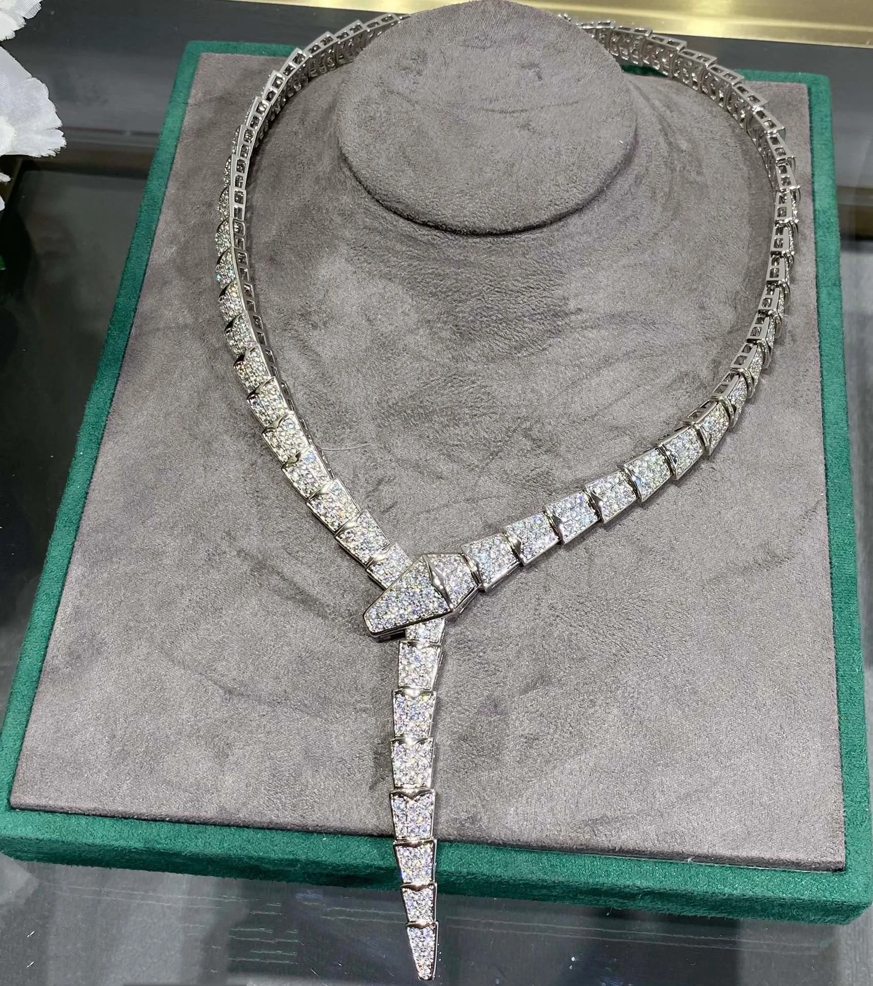 Moissanite Sterling Silver Color Snake-shape Collar Charm Tiny Serpenti-shape Necklace Women Trendy Fashion Luxury Jewelry Gift