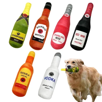 Divertenti giocattoli per cani di peluche Bottiglia di birra a forma di cani di piccola taglia Squeak Sound Denti puliti Giocattolo da masticare Animali domestici Forniture da gioco interattive