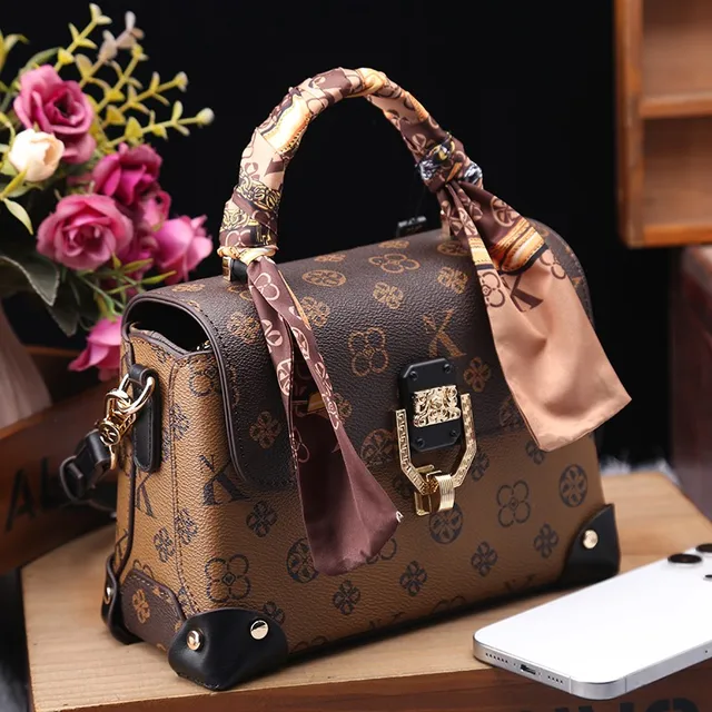 Light luxury brand women's handbag 2025 new autumn and winter high-end designer fashionable shoulder crossbody bag 1
