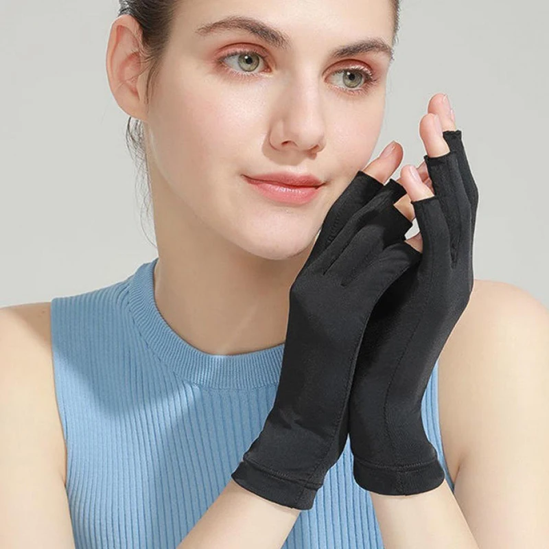 

Sunscreen Gloves Female F149 Anti-ultraviolet Nail Joint Anti-callus Ice Silk Thin Section Breathable Summer Half-finger Gloves