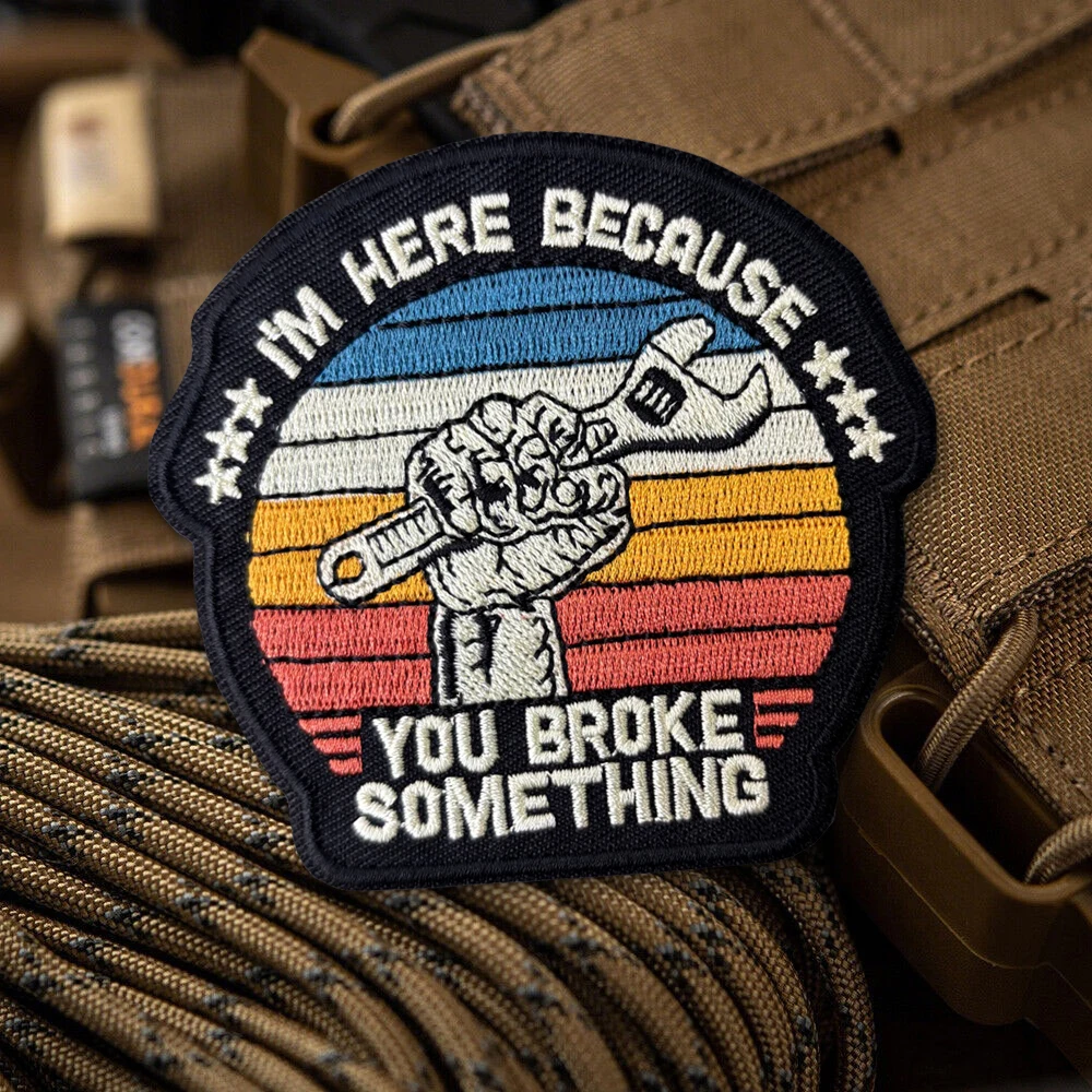 주먹을 쥐고 있는 렌치 패치, 당신이 뭔가를 깨뜨렸기 때문에 내가 여기에 있는 것이다, 후크앤루프 자수 패치 배지, 전술 배낭 스티커