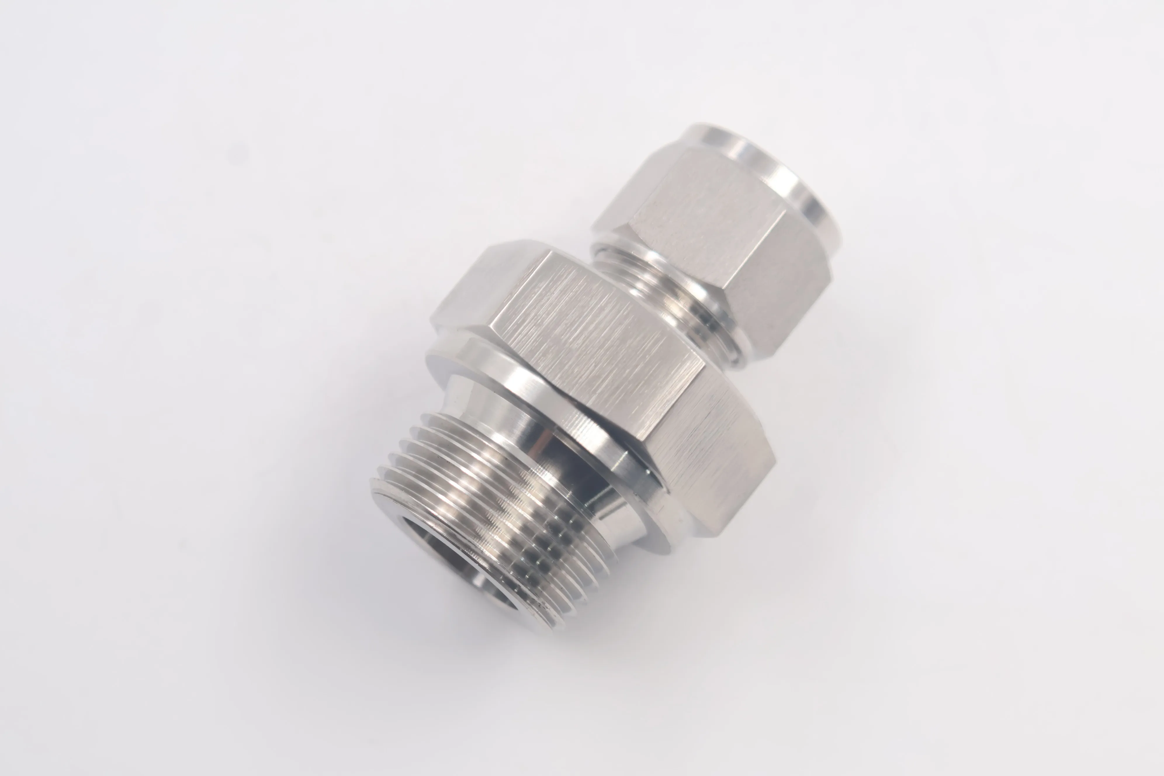 SS-12M0-1-12RS, Tube Fitting, Male Connector, 12 mm Tube OD x 3/4 in. Male ISO Parallel Thread, Straight Shoulder