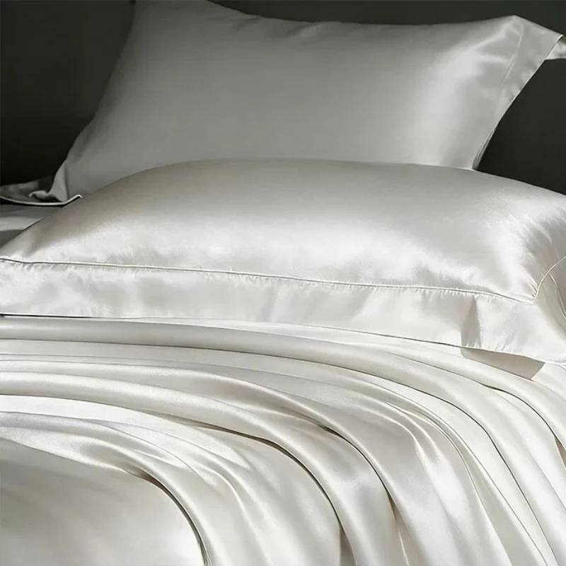Set Completo di Lenzuola Matrimoniali in Raso Comfort Princess Bianche Estive per Camera da Letto