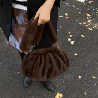 Sacs à bandoulière d'hiver mignons et polyvalents, fourrure de vison froissée, Texture décontractée, sac à coque de nuage, fourre-tout à la mode pour femmes 4