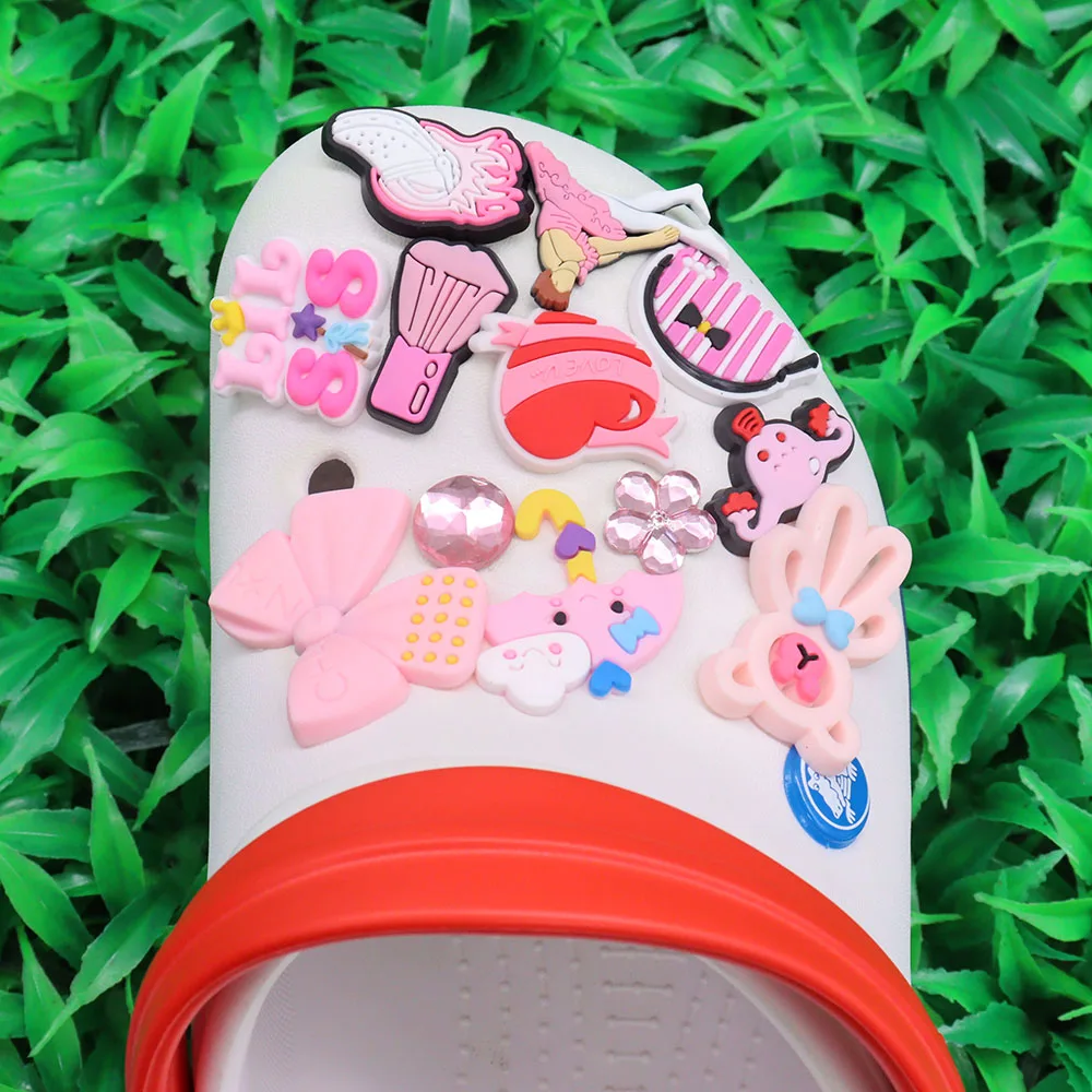 

Mix 50PCS PVC Croc Charms Heart Umbrella Cloud Flower Makeup Brush Bear Pack Bow Dancer Sandals Shoes Button Decoration