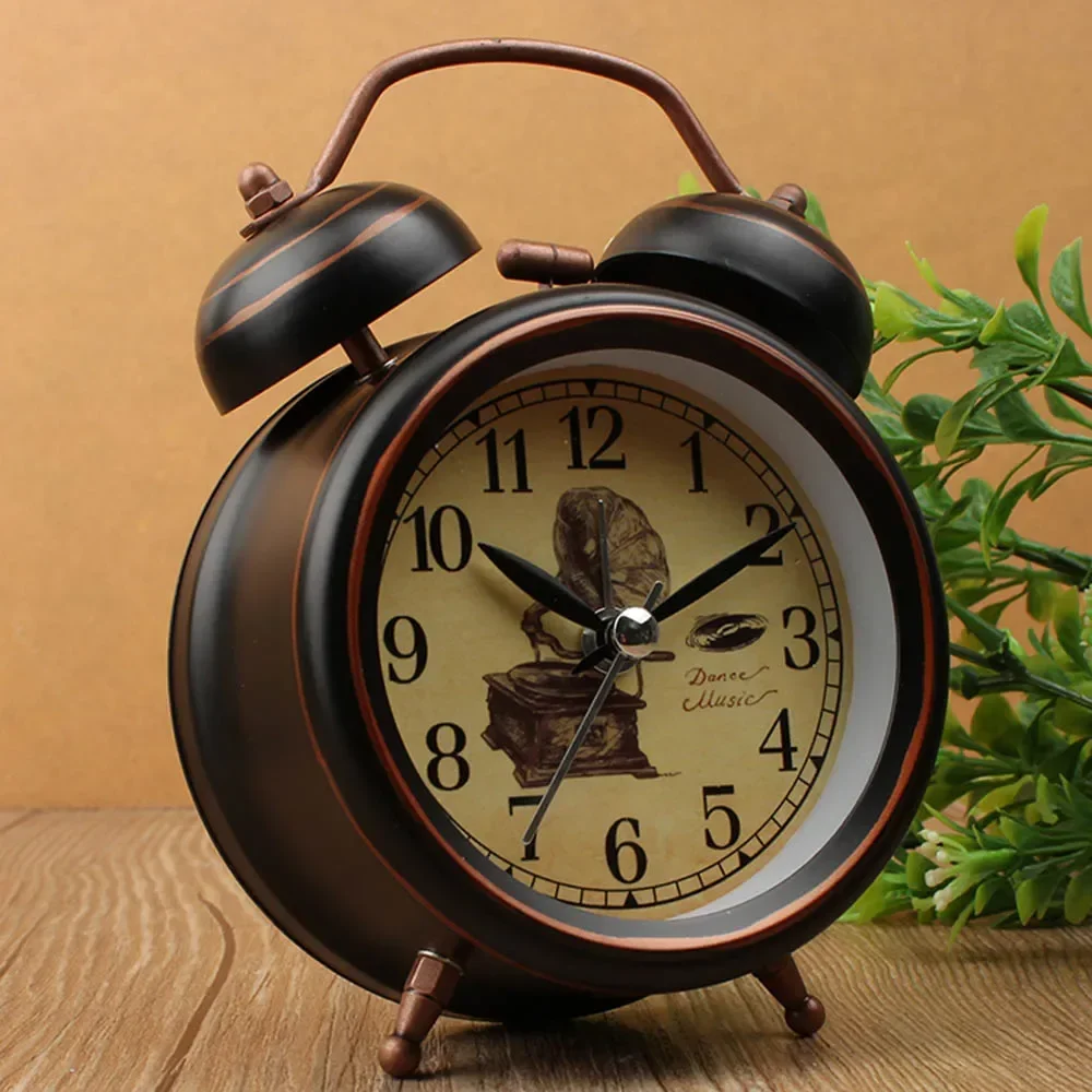 Vintage Night Light Alarm Clock European Retro Metal Alarm Clock Bedside Mute Needle Table Clock Gets Bed Ringing Bell Room