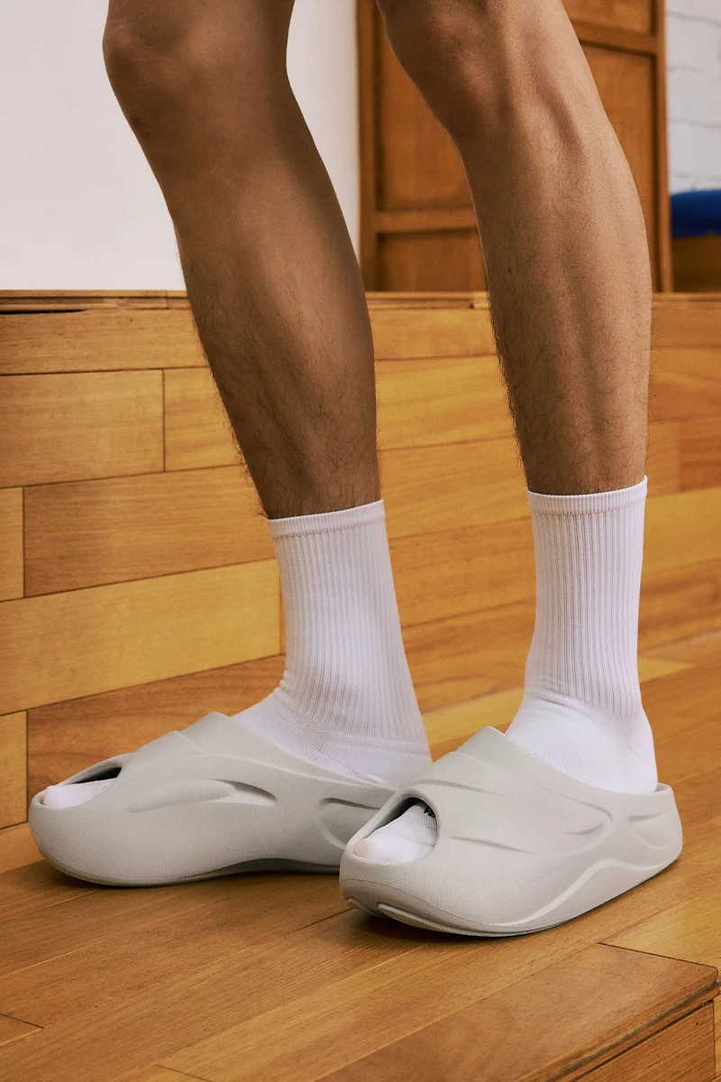 Lightweight Slippers for Women and Men 13