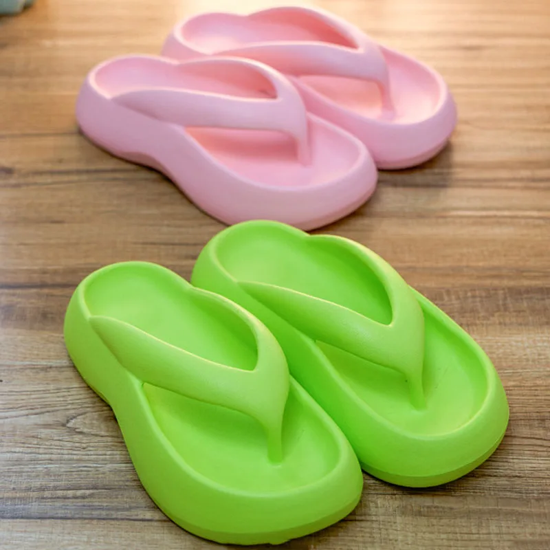 

2023 New Summer Girls' Flip Flops Casual Outdoor Beach Sandals EVA Flat Bottomed Soft Thick Bottomed Anti Slip Slippers