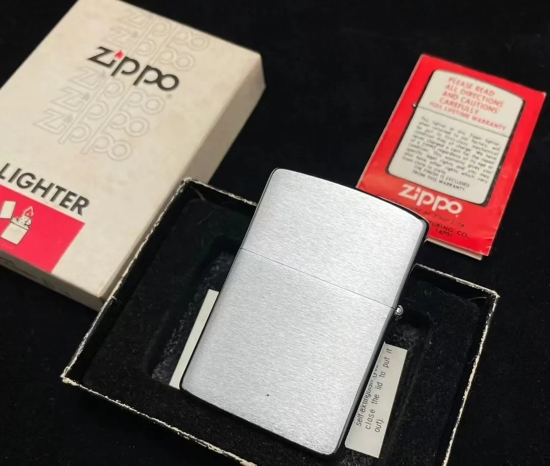 Accendino Zippo Classico Argento Con Logo Zippo Collezione Antivento In Scatola