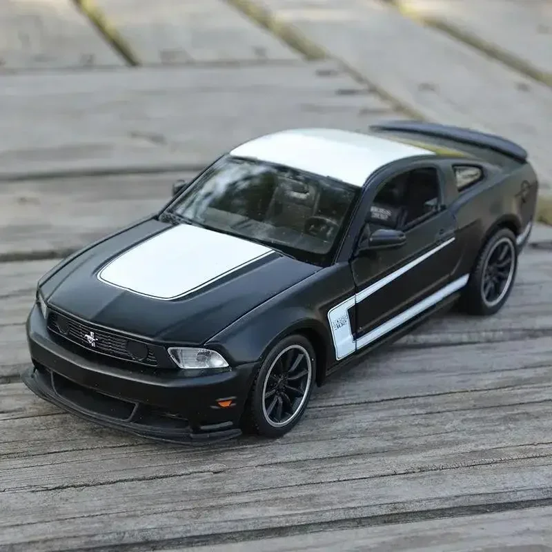 ミニカー M2 1/24 Ford Mustang Boss 302 Maisto 1:24 Assembly Line Ford Mustang Boss 302 Kit Diecast