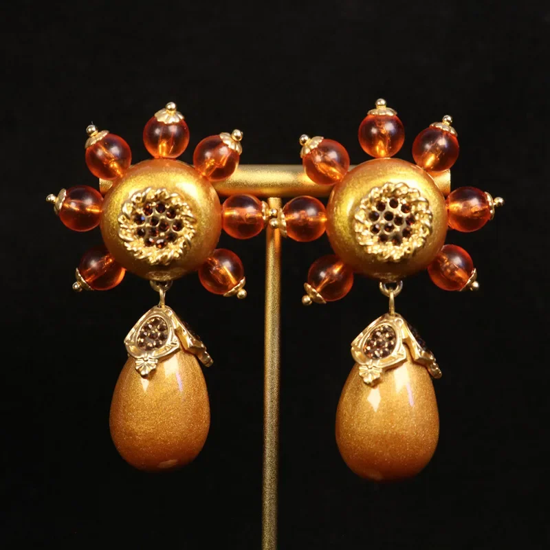 

European and American Women Vintage Palace Style Light Luxury Exquisite Fashion Sun Flower Pendant Zinc Alloy Earrings