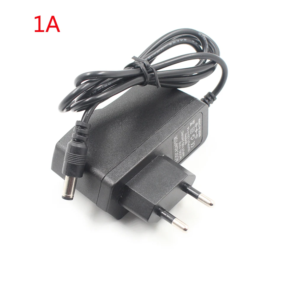 Chargeur intelligent 14.6V 1A/2A connecté à une batterie Li-ion 4S 12.8V, protection intégrée visible