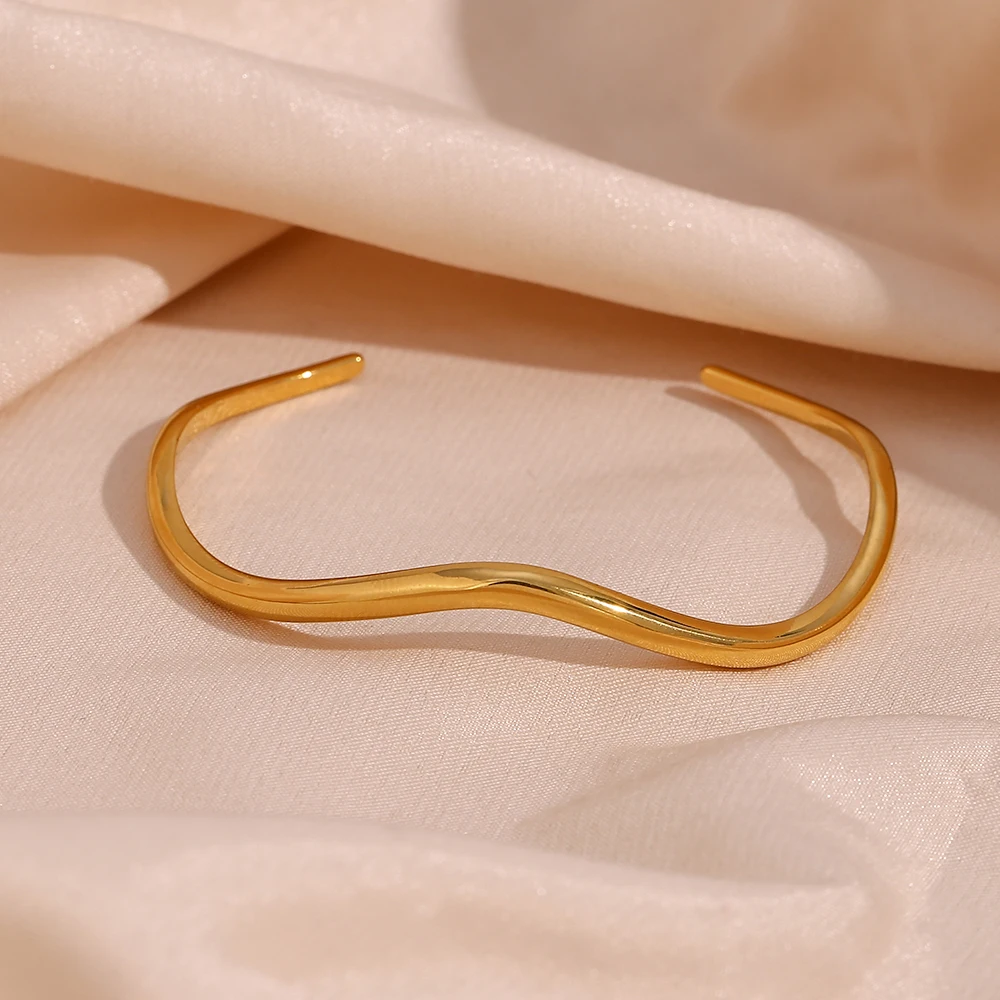 Elegant Irregular Wave-Shaped Gold-Plated Stainless Steel Bracelet