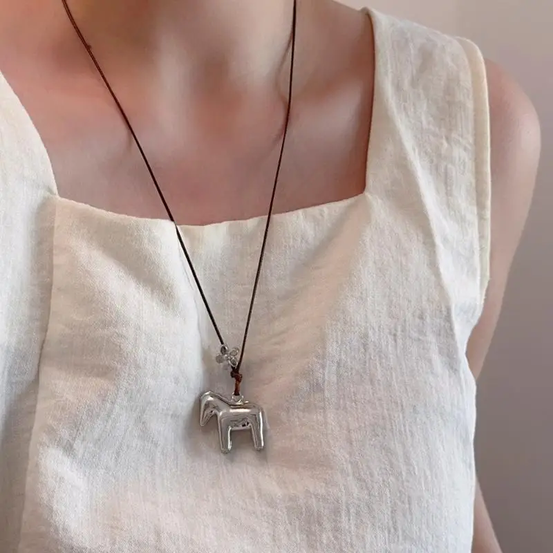 1pc Metal Horse Pendant Necklace For Women Simple Adjustable Long Rope Sweater Chain Fashion Versatile Jewelry Accessories