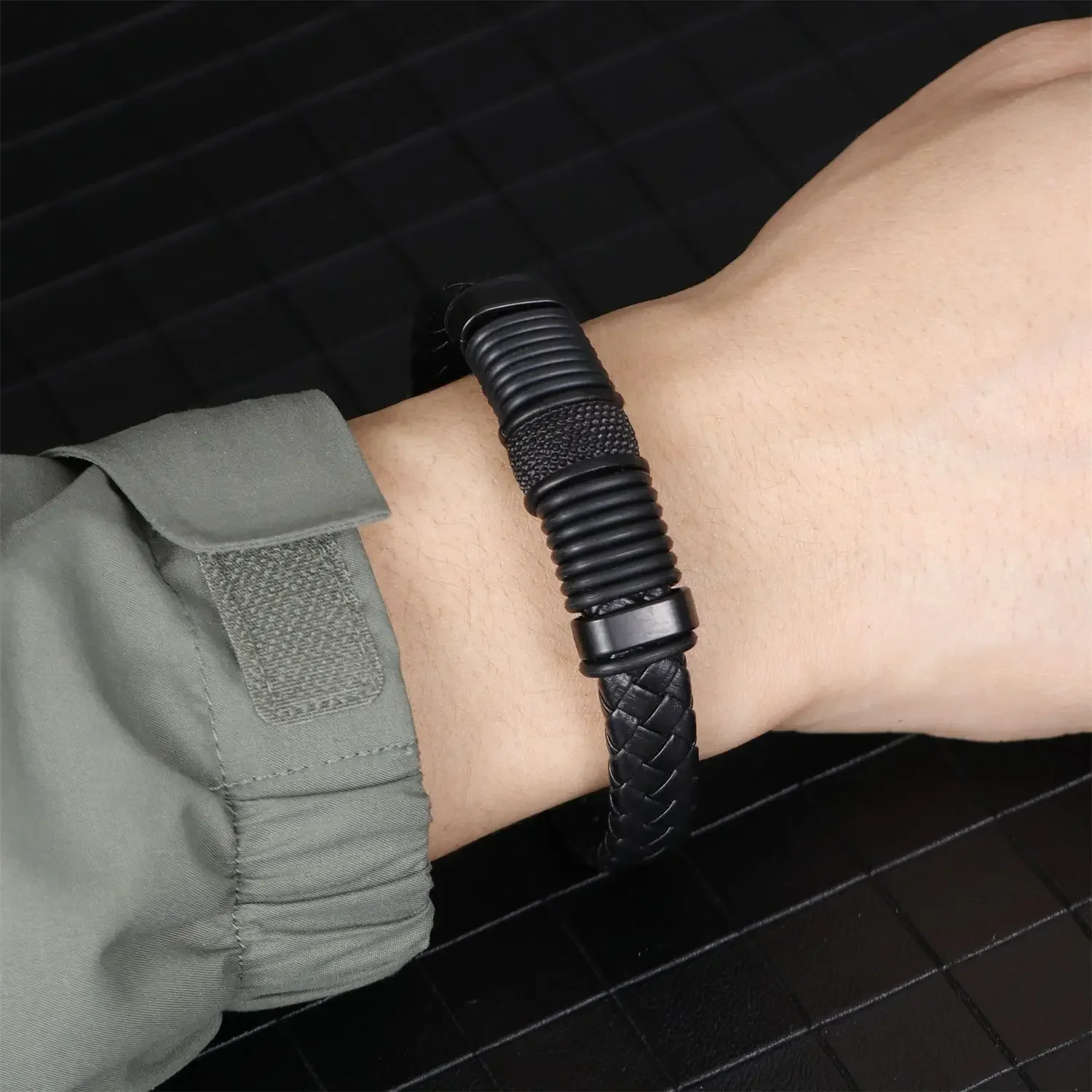 

Light luxury fashion punk hand-woven leather rope charm bracelet for men, magnetic clasp bangle