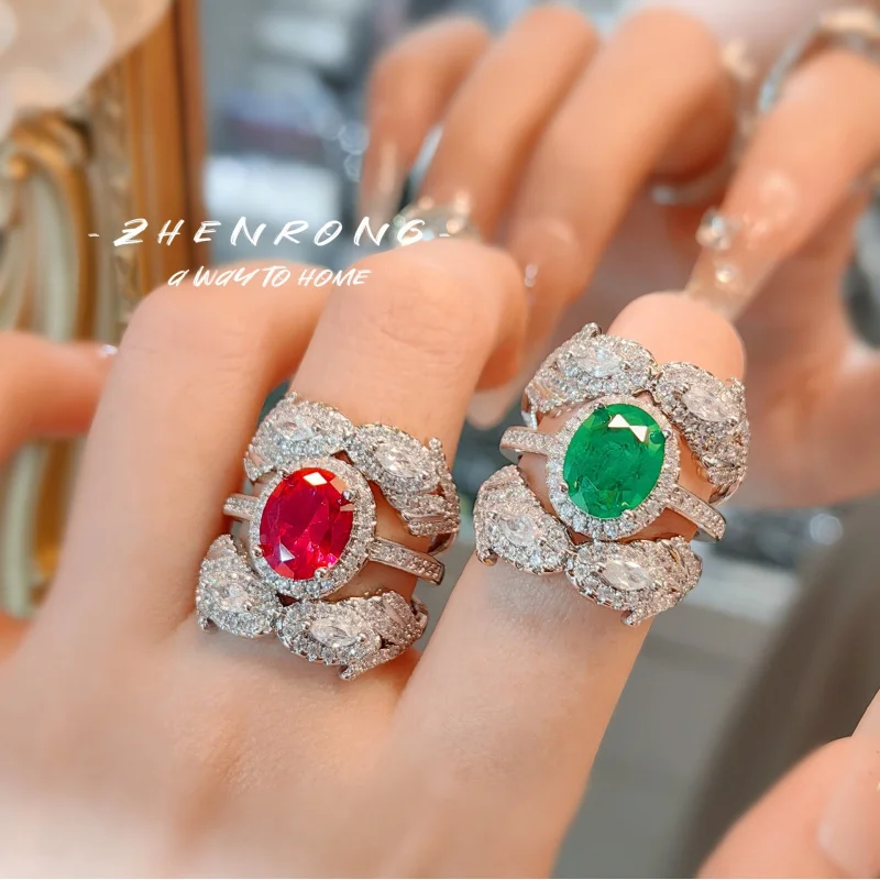 Anello in argento - Questo è un anello di lusso adatto da indossare sul dito del medio. È un anello da donna con corindone rosso. - immagine 2