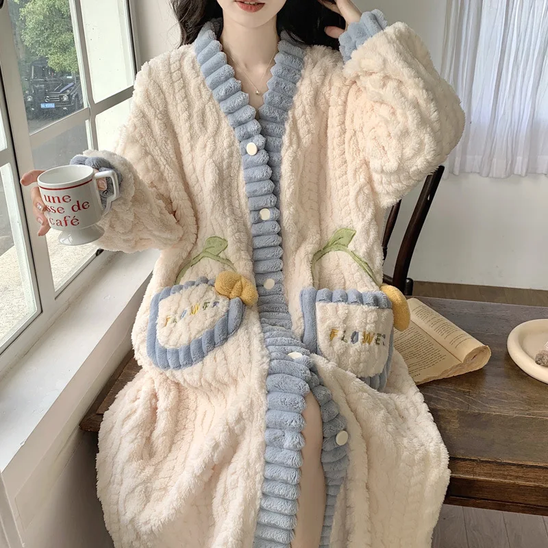 Autumn Winter Long Warm Bath Robes for Women Cute Thick Coral Velvet Homewear Long Nightgowns Hooded Sleepwear Ladies Loungwear