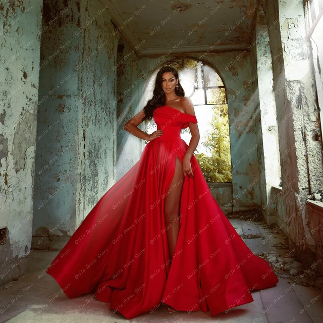 Pin by Sussy Luxe on Pins by you | Red wedding gowns, Gowns, Ball gowns