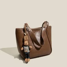 

Maxdutti England Simple shoulder bag texture niche armpit bag versatile Commuter Bag Fashion high capacity Tote Bag new Spring