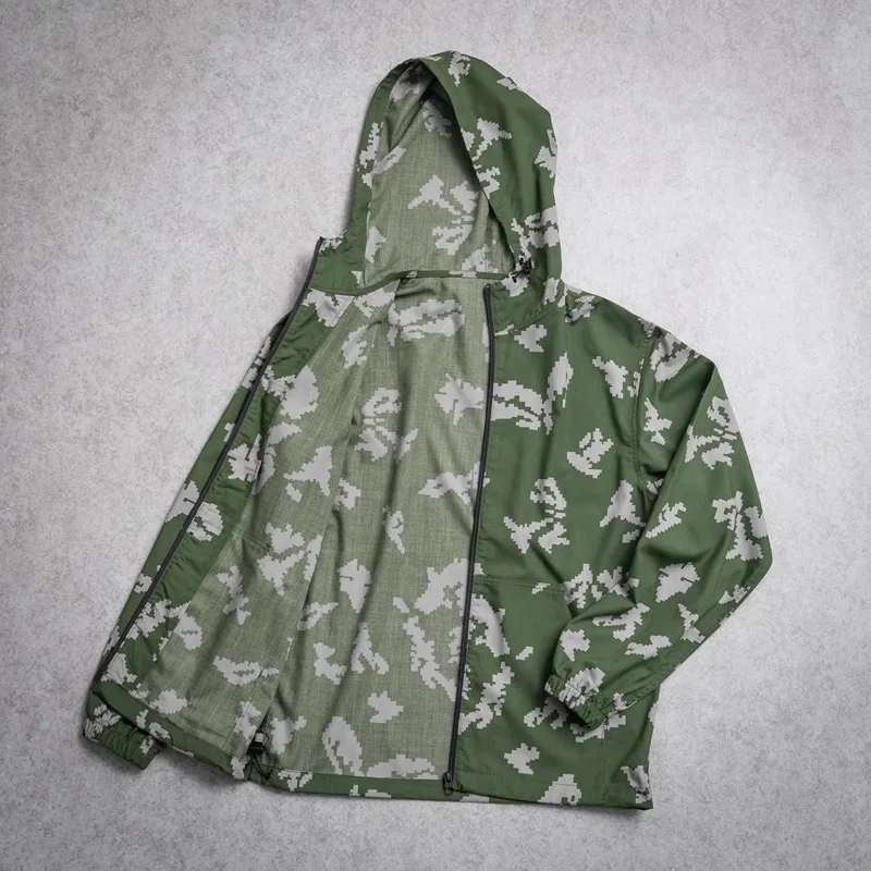 Russischer Militär-Tarnanzug-Überzug, Mantel, weiße Blume, kleiner grüner Mann, Ruinen, deutsche Punkt-Sonnenschutzjacke – Detail 8