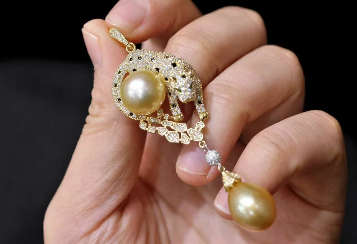 

GORGEOUS 10-11mm South Sea Gold Pearl Pendant 925s