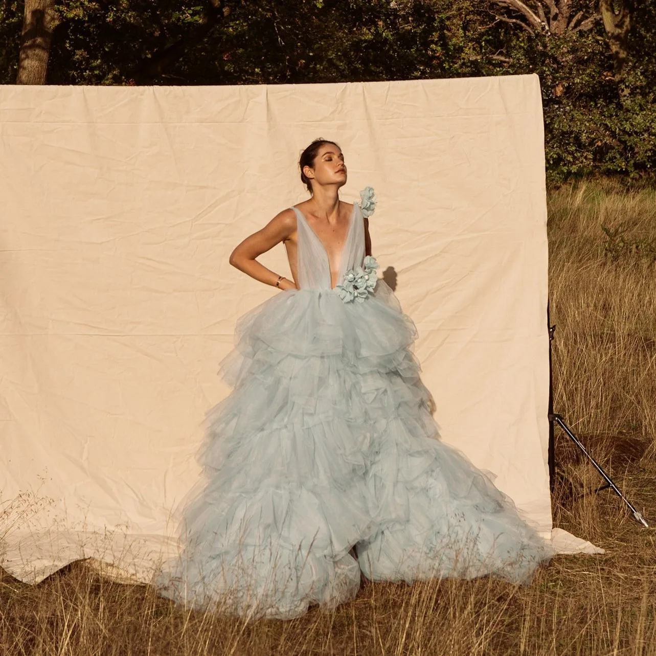 

Extra Puffy Maxi Dresses Custom Made Floral Pale Blue Fluffy Prom Gowns Layered Backless Sexy Formal Dress Lush Long Ruffles