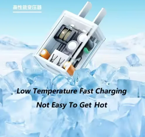 UGREEN 고품질 미국/유럽/호주/영국/한국 PD3.0 30W 고속 충전기 접이식 USB 고속 벽면 충전기 (전자제품용)