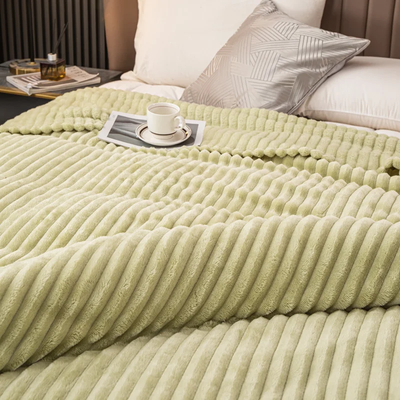 Plush Sofa and Bed Blanket - Soft Fluffy Multifunctional Throw