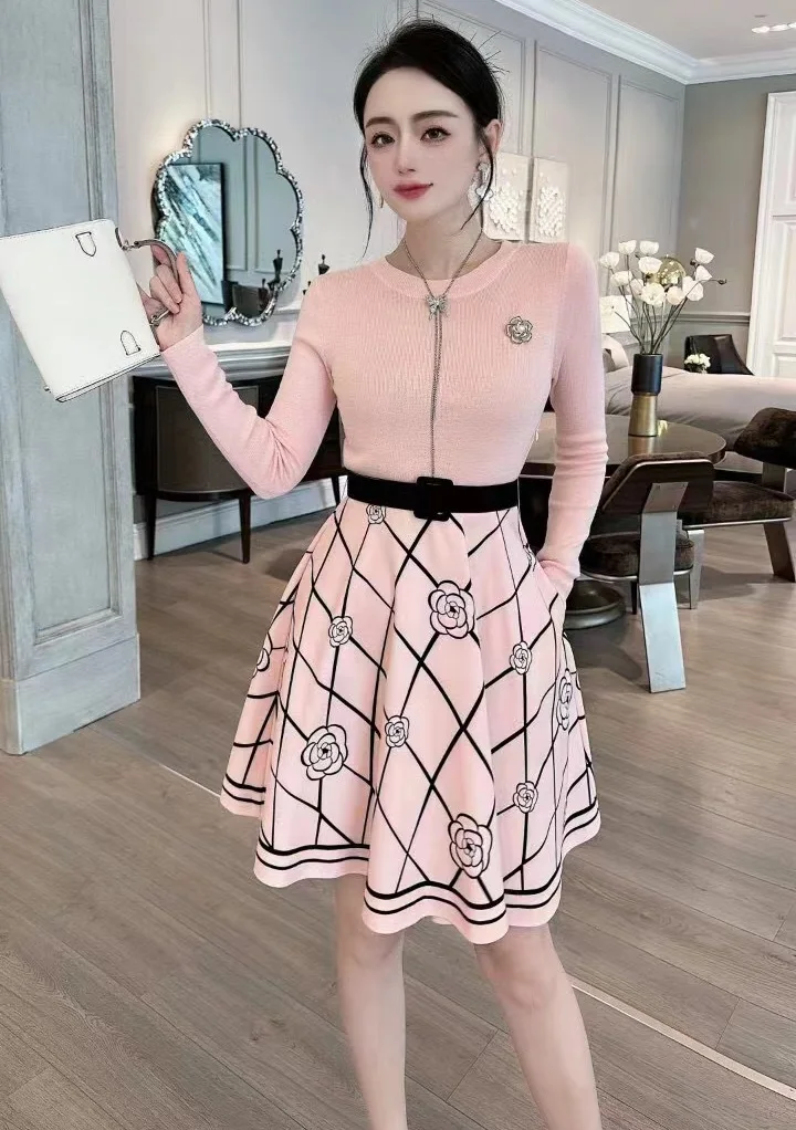 

One Piece Dress 2023 Autumn Winter High Quality Dress Women Knitted Vintage Print Patchwork Long Sleeve Casual Pink Black Dress