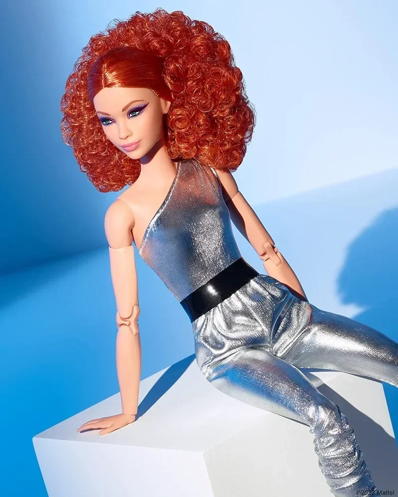 Original Barbie Signature Looks Doll Red Curly Hair Articlated Fully Posable Fashion Dolls for Girls Gift for Collectors HBX94 - Bilde 3