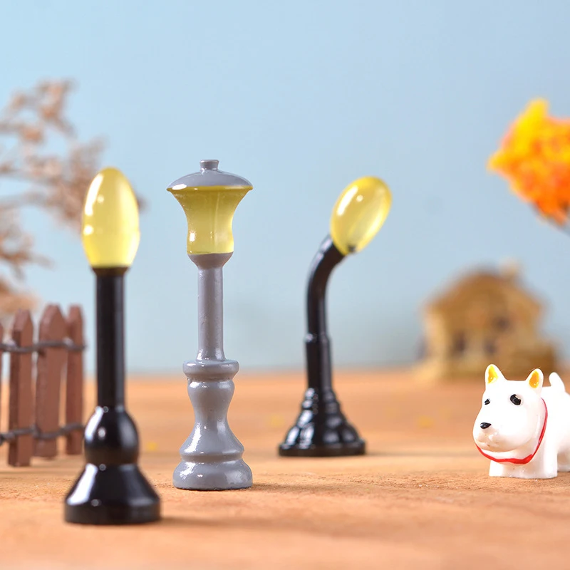 

2Pcs Mini Street Lamp Figurine European Style Road Light Model Dollhouse DIY Resin Crafts Fashion Home Decoration Accessories