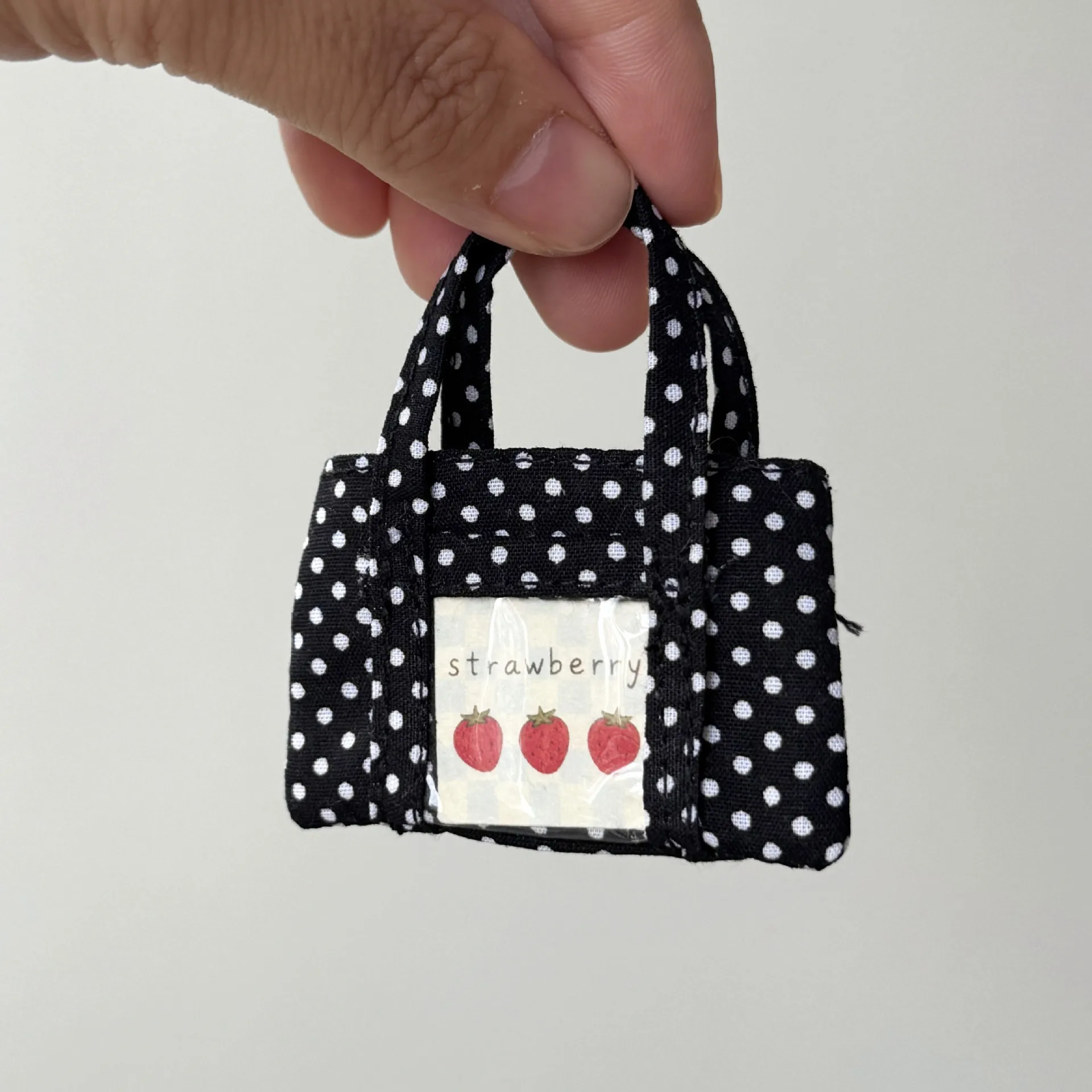 Cute Polka Dot Mini Doll Handbag, Strawberry Fabric Tote Bag Fits 10cm 1/8 BJD Zsiga Yuy, Doll Dress-up Accessories