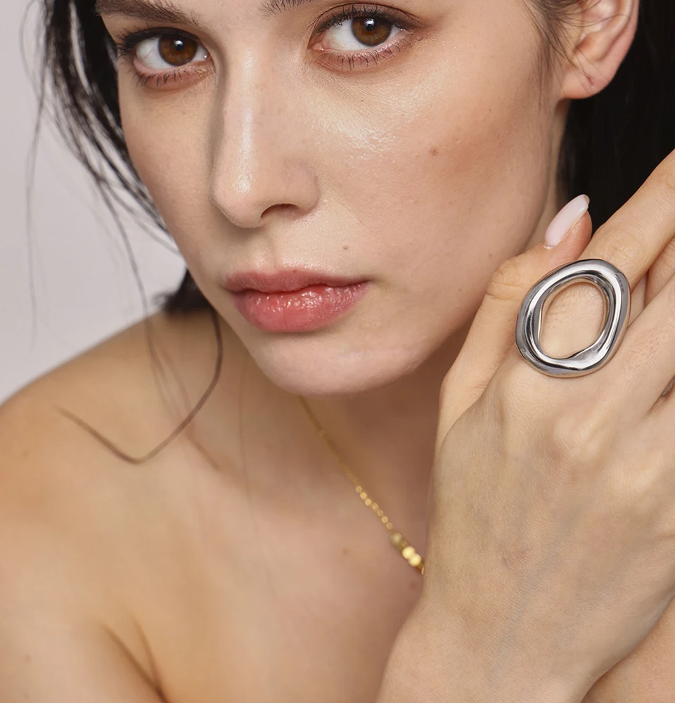 Minimalistische klobige Ringe aus Edelstahl für Frauen, 18 Karat vergoldet, Hyperbole-Damenring, weiblicher Ring, ästhetischer Damenschmuck – Detail 9