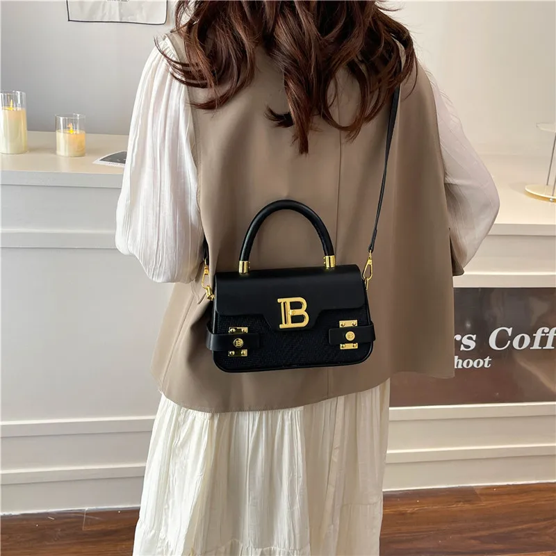 Lady Messenger Bag Chic Commuter Tote Bag For Women High-End Crossbody Messenger With Textured Vintage Finish