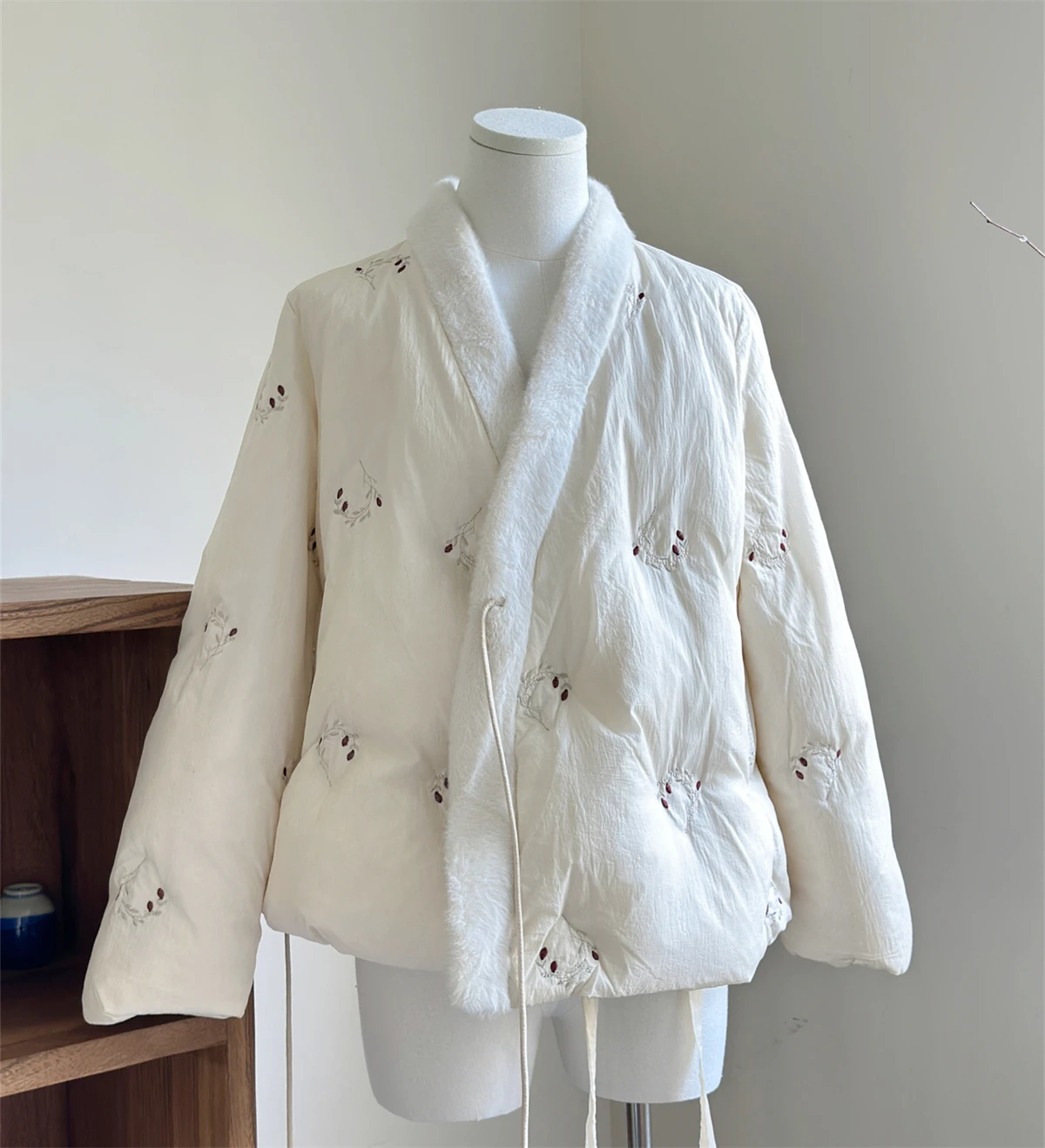 Retro National Style down Jacket Women's Winter Embroidery Top Fly Lace Short Thick Coat New Chinese Style Han Elements