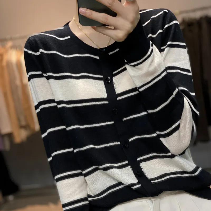 

Early autumn black and white striped wool knitted cardigan women's tops thin loose coats all-match color matching